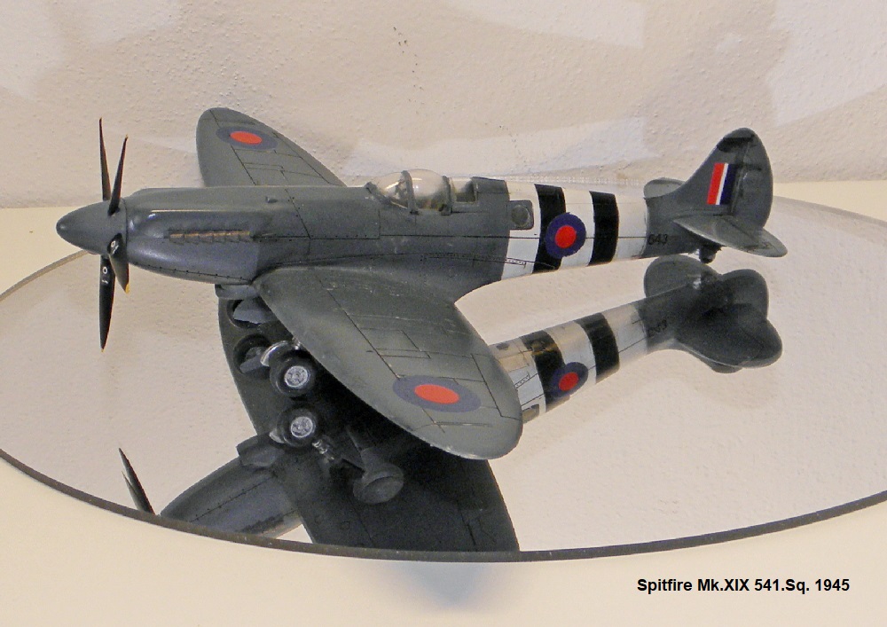 Spitfire Mk.XIX 541.Sq. 1945